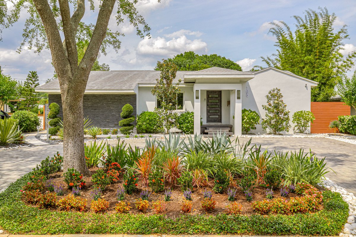 https://dwellintampa.com/wp-content/uploads/2021/10/Homes-for-Sale-on-Davis-Islands-Real-Estate.jpg